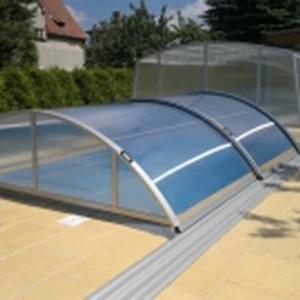 Atypické zastřešení na bazén Practic s vysokým segmentem Star