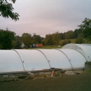 Atypické zastřešení Practic s vysokým segmentem Practic