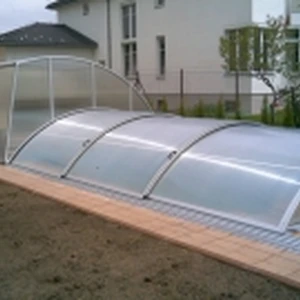 Atypické zastřešení na bazény Practic s vysokým segmentem Harmony